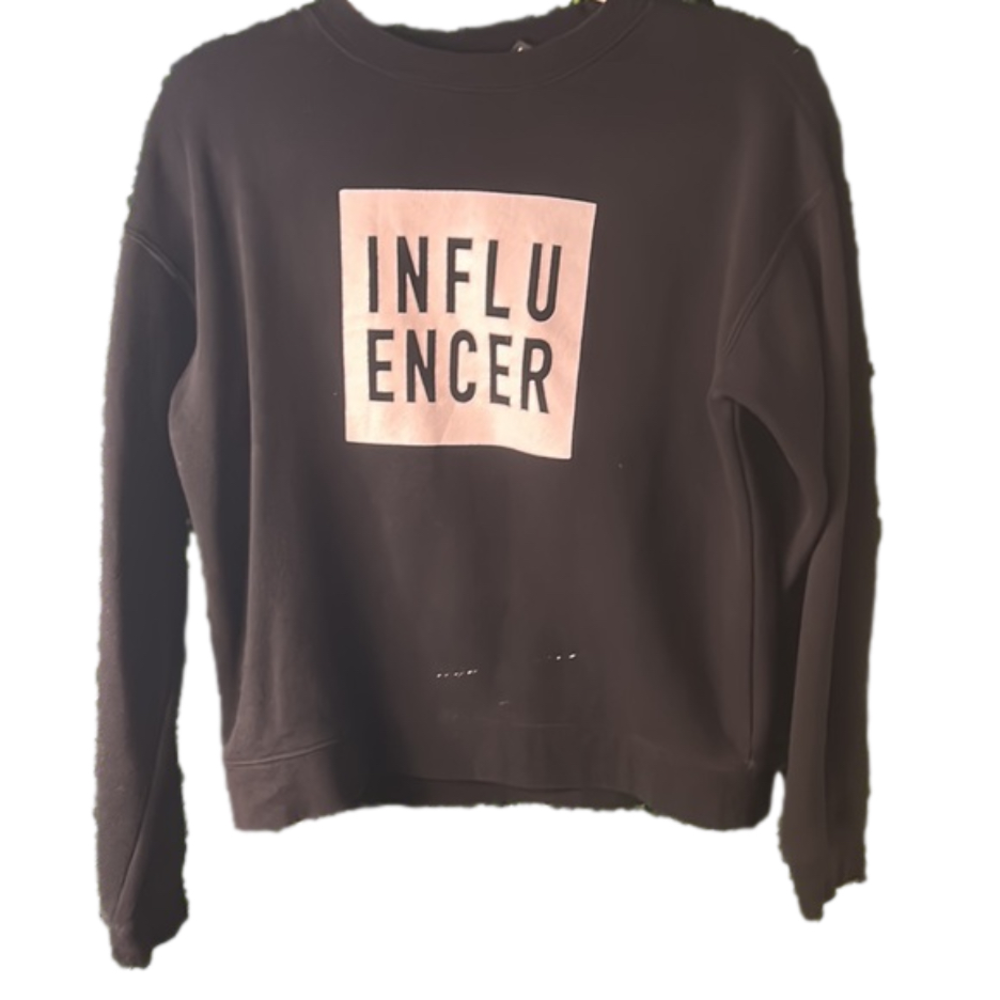 Influencer Forever 21 sweatshirt